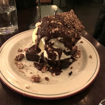 Branch Line - Chocolate Brownie Sundae - New American Near Me - Watertown, Massachusetts