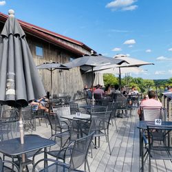 Grandview Vineyard - Outdoor deck in afternoon light