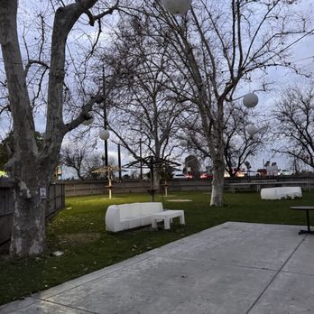 Byron Roadhouse - Outdoor patio and grass - Steakhouses Near Me - Byron, California