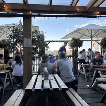 The Mayflower - The patio overlooking the Thames - Pubs Near Me - London, XGL The Mayflower - The patio overlooking the Thames - Pubs Near Me - London, XGL