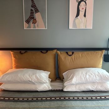 Moxy Portland Downtown - Room - Hotels Near Me - Portland, Oregon Moxy Portland Downtown - Room - Hotels Near Me - Portland, Oregon
