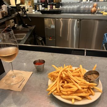Habitant at Nordstrom - truffle fries and rose - Cocktail Bars Near Me - Bellevue, Washington Habitant at Nordstrom - truffle fries and rose - Cocktail Bars Near Me - Bellevue, Washington