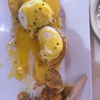 La Brasserie - Eggs Benedict, potatoes. - Breakfast & Brunch Near Me - San Juan, Puerto Rico La Brasserie - Eggs Benedict, potatoes. - Breakfast & Brunch Near Me - San Juan, Puerto Rico