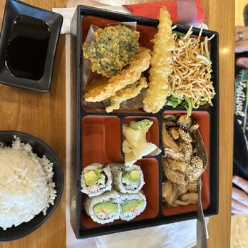 Hot Woks Cool Sushi - Sushi Bars Near Me - Chicago, Illinois