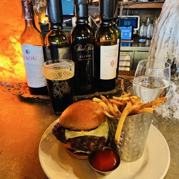 Homegrown Gastropub - Grabbing a burger and beer - Gastropubs Near Me - Reno, Nevada Homegrown Gastropub - Grabbing a burger and beer - Gastropubs Near Me - Reno, Nevada