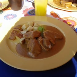 Mexicana Restoran - Guajalote con salsa de cacahuate