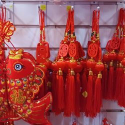 Asia Star Fantasy - {Ɓòúĝĥť Mÿšèĺf Òñè Øf Țĥéšé Ćĥíñèšé Ñéŵ Ỳèàř Ďèćôŕàťìóṅŝ}