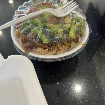 China Fresh - Bowl of fried rice with beef and broccoli - Chinese Near Me - Rancho Cucamonga, California China Fresh - Bowl of fried rice with beef and broccoli - Chinese Near Me - Rancho Cucamonga, California