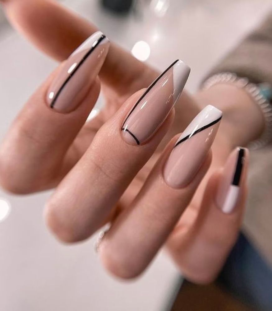 MT Nails Spa Logo