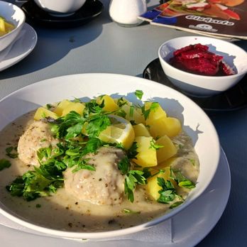 Gasthaus Palme - Königsberger Klopse mit Rote Beete / Meat balls Königsberg style with boiled potatoes, caper sauce and beetroot - Cafes Near Me - Heidesee, BB
