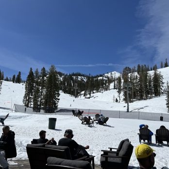 Palisades Tahoe Alpine Lodge - Spring Skiing Capital - Ski Resorts Near Me - Alpine Meadows, California
