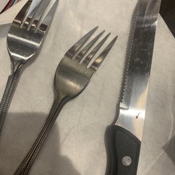 Ruby Tuesday Moanalua - Dirty knife came with silverwares - American Near Me - Honolulu, Hawaii Ruby Tuesday Moanalua - Dirty knife came with silverwares - American Near Me - Honolulu, Hawaii