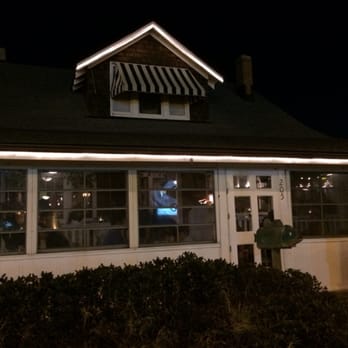 Tautog's Restaurant - Seafood Near Me - Virginia Beach, Virginia