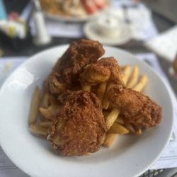 Daily Treat Restaurant - Fried chicken platter