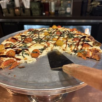 Local Roots - Margarita cauliflower crust - New American Near Me - Powell, Ohio