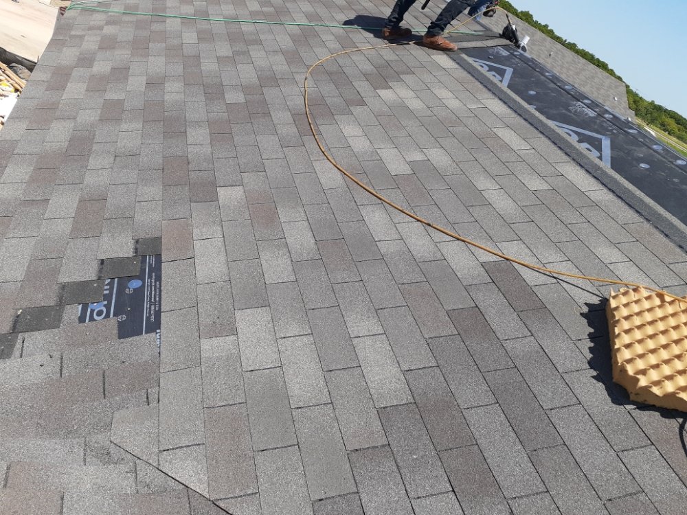 Slide of Saldana's Roofing