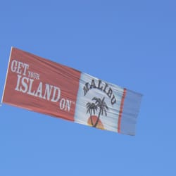 Star Ads Ariel - Reaching Thousands Along LA & OC Beaches !