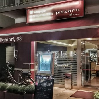Sale e Pepe - Eingang bei Nacht - Italian Near Me - Jesolo, VE Sale e Pepe - Eingang bei Nacht - Italian Near Me - Jesolo, VE