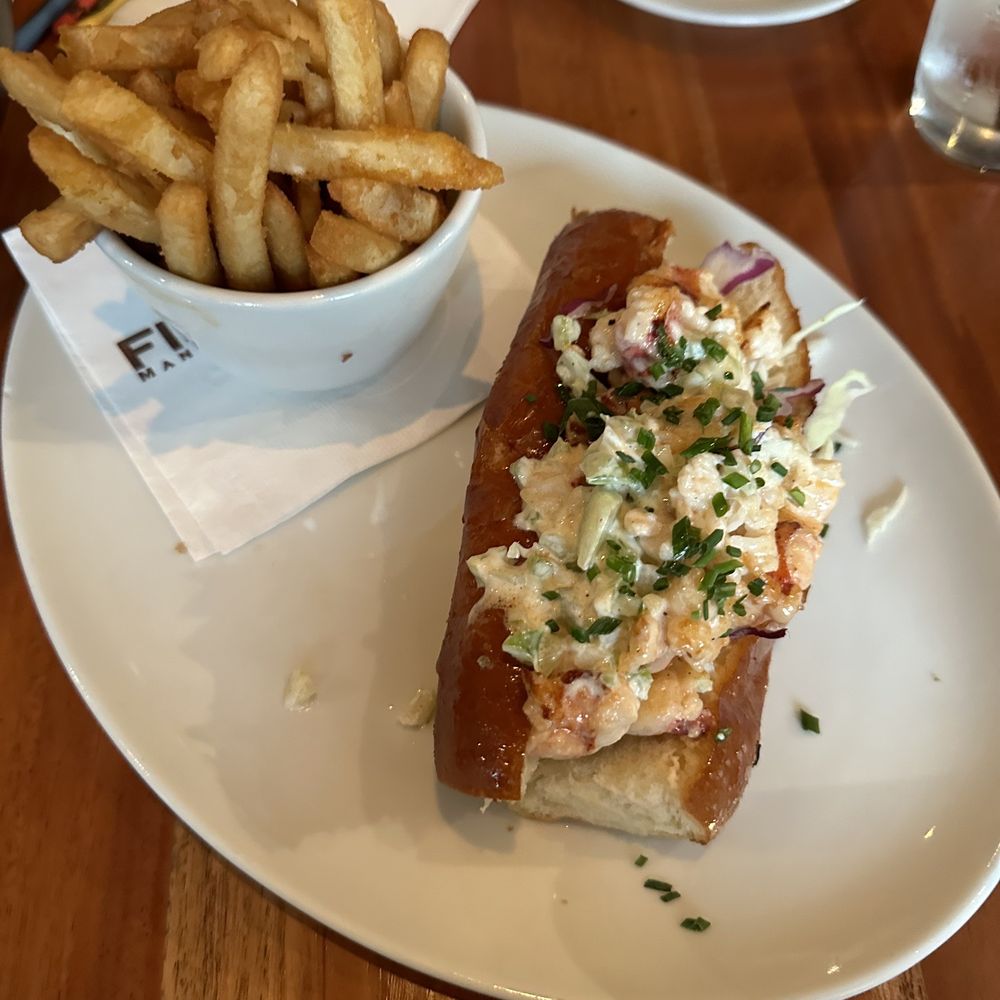 FishBar - Lobster Roll Sandwich - Seafood Near Me - Manhattan Beach, California