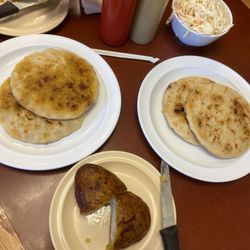 Irene's Pupusas - Chorizo pupusa y chorizo con queso pupusa Empanada