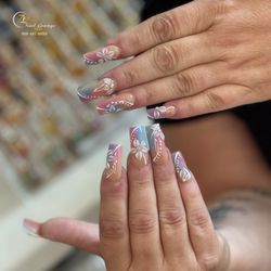 Levon Nail Lounge - Soft ombré, floral details
Delicate... but unforgettable
141 W Foothill Blvd, Upland, CA
909-487-9999
@zennail.upland