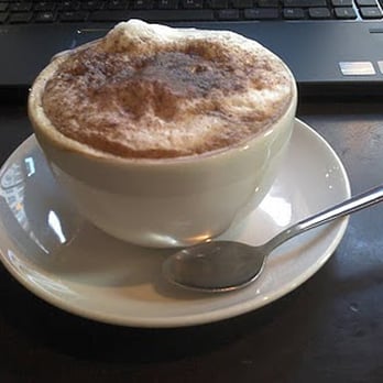 Meyerbeer Coffee Süd - Cappucino mit Sojamilch und vieeeeel Löffelschaum :D - Cafes Near Me - Berlin, BE