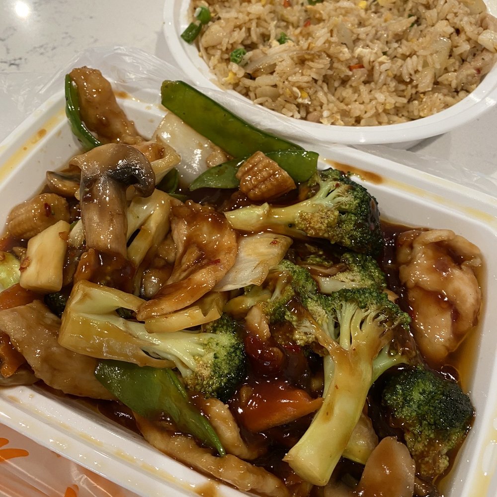 Chicken Thai fried rice. Chicken with mixed veggies and garlic sauce Chicken Thai fried rice. Chicken with mixed veggies and garlic sauce