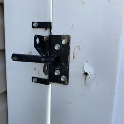 Ergeon - New latch leaving holes showing
