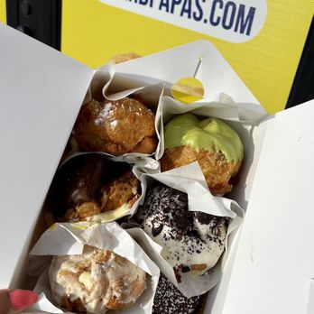 Beard Papa's - Cream puffs @feisty.eats - Bakeries Near Me - Charlotte, North Carolina