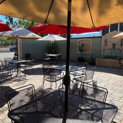 La Vie Dansante Wines - Lots of outdoor seating