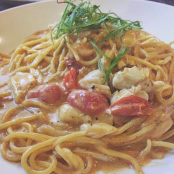 Siena Tavern - Spaghetti with lump crabmeat and cherry tomatoes - Italian Near Me - Chicago, Illinois Siena Tavern - Spaghetti with lump crabmeat and cherry tomatoes - Italian Near Me - Chicago, Illinois