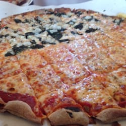 Bernie's Hometown Pizzeria - Awesome super thin pizza!