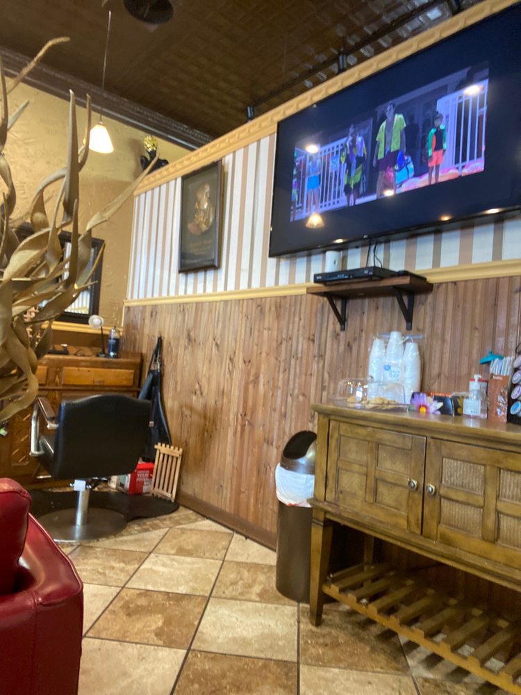 KAREN’S HOUSE OF BEAUTY Updated June 2024 113 N Sycamore St