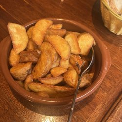 Bistro Léo - Fries  cut thicker and fatter like small potatoe wedges