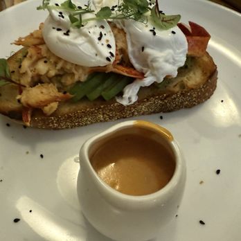 Saravá - The Modern Bistro - Lobster Avo Toast Beny - Breakfast & Brunch Near Me - Brooklyn, New York