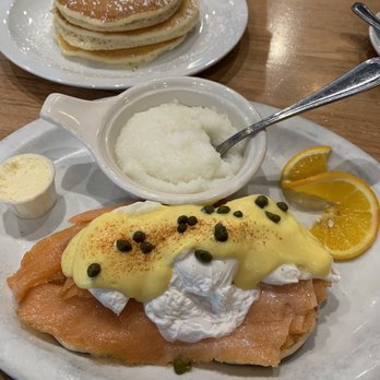 Brownstone Pancake Factory - Lox Benedict and Buttermilk Pancakes - Breakfast & Brunch Near Me - Edgewater, New Jersey