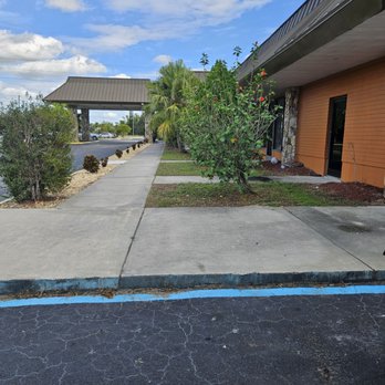 Croix Grand Hotel - Hotels Near Me - Sebring, Florida Croix Grand Hotel - Hotels Near Me - Sebring, Florida