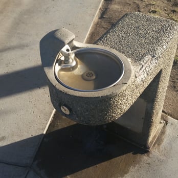 Centennial Park - Filthy, plugged up water fountain - Parks Near Me - Hanford, California