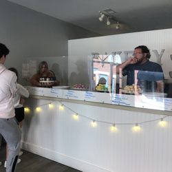 MJ’s Macarons & More