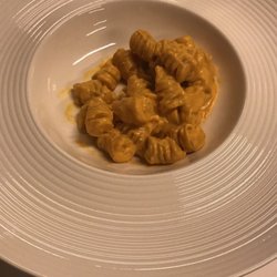 Carlo Magno - Pasta fusilli con crema e peperoncino , ottimi