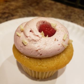 Molly's Cupcakes - White raspberry. - Desserts Near Me - Chicago, Illinois Molly's Cupcakes - White raspberry. - Desserts Near Me - Chicago, Illinois