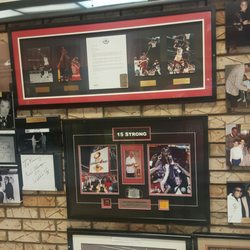 Gino's Pizza - Wall of fame!