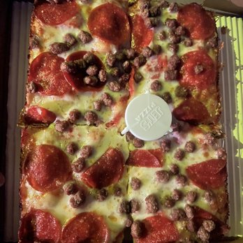 Jet's Pizza - 4 Corner Pizza w/ hamburger and pepperoni - Pizza Near Me - Charlotte, North Carolina Jet's Pizza - 4 Corner Pizza w/ hamburger and pepperoni - Pizza Near Me - Charlotte, North Carolina