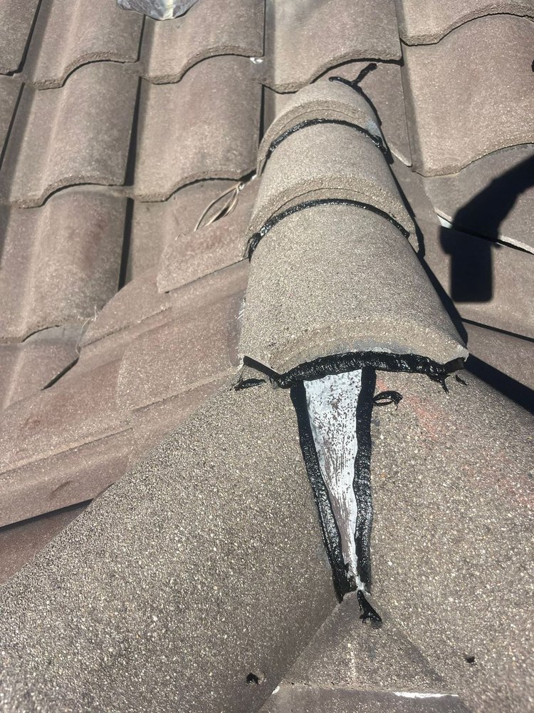 Slide of Tommy´s Roofing