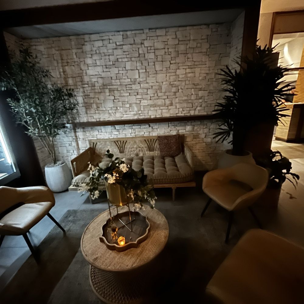 Yasemi, A Modern Mediterranean Restaurant - Waiting lounge area - Mediterranean Near Me - Chicago, Illinois Yasemi, A Modern Mediterranean Restaurant - Waiting lounge area - Mediterranean Near Me - Chicago, Illinois