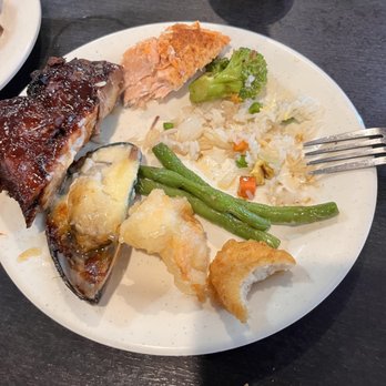 FuJi Buffet & Grill - BBQ pork rib, salmon (mealy - pass), basked mussel (rubbery but slathered in mayo), chicken nugget, fried rice, sauteed green beans - Buffets Near Me - Glendale, California