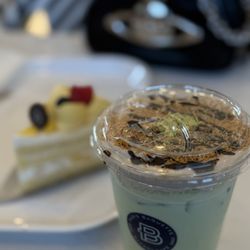Paris Baguette - Dubai Chocolate Matcha Latte