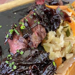 Onglet de bœuf with potatoes and veggies