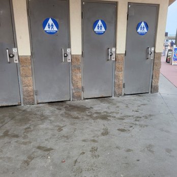 Huntington Beach - Public restroom - Beaches Near Me - Huntington Beach, California