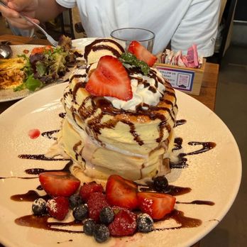 Takagi Coffee - Strawberry and Mix Berry Pancake - Japanese Near Me - Los Angeles, California